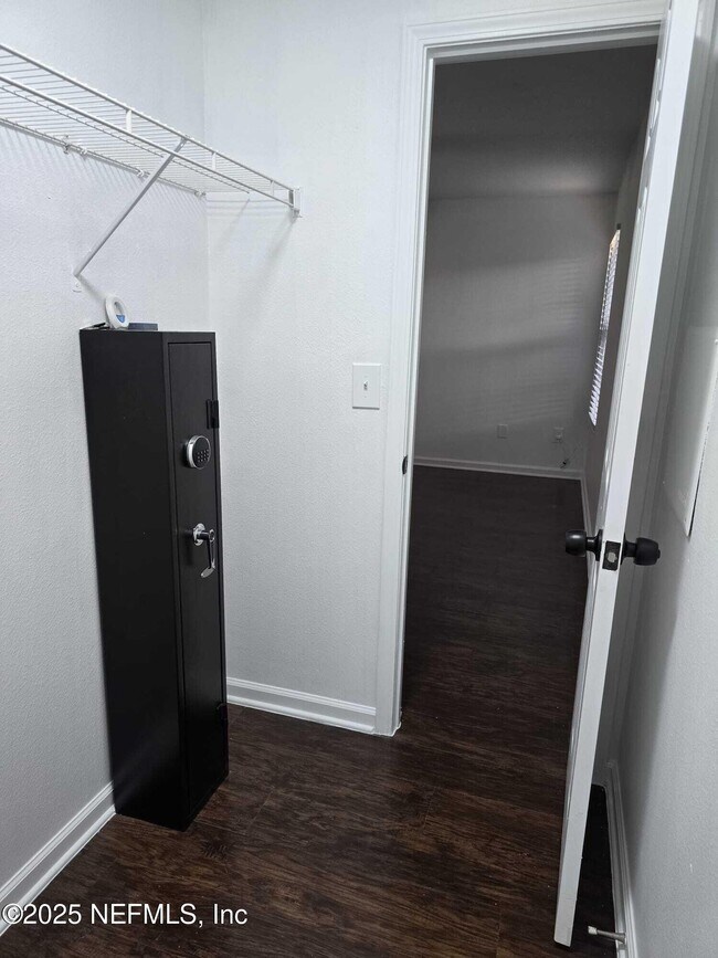 Building Photo - 9124 Adams Ave