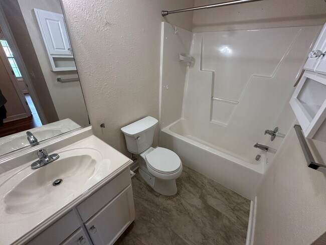 Building Photo - 1290 Pyrtle Dr