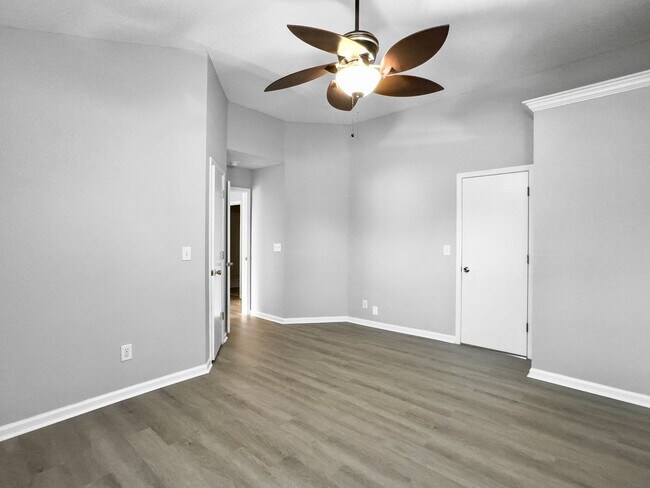 Building Photo - 4080 Laurelwood Dr