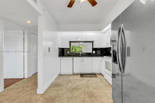Building Photo - 12651 SW 16th Ct