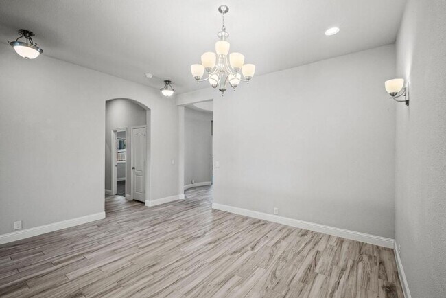 Building Photo - 314 Waverly Dr