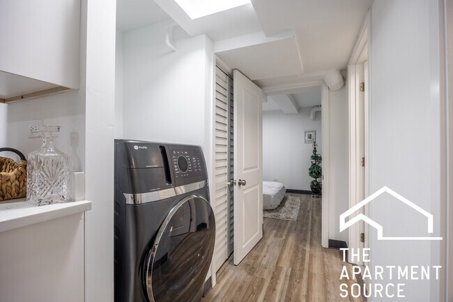 Building Photo - 1634 N Whipple St