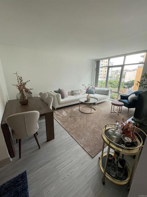 Building Photo - 425 W Beech St