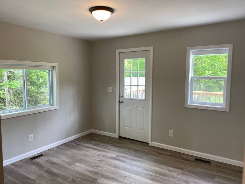 Dining room - 41 Roberts Ave