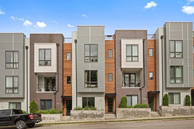 Building Photo - 818-813 13th Ave S