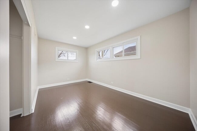 Building Photo - 7732 S Springfield Ave