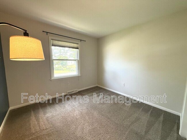Building Photo - 417 Surrey Dr