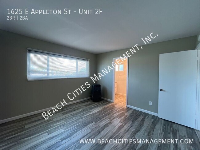 Building Photo - 1625 E Appleton St