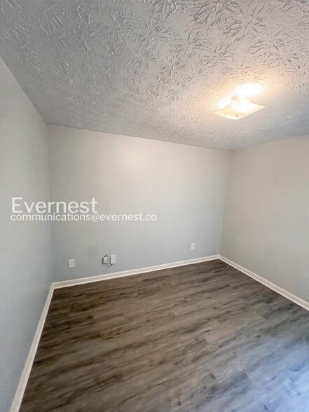 Building Photo - 1408 Creek View Dr