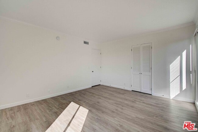 Building Photo - 2324 S Beverly Glen Blvd