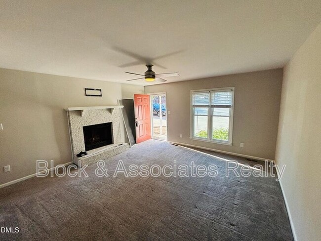 Building Photo - 2922 Glenridge Dr