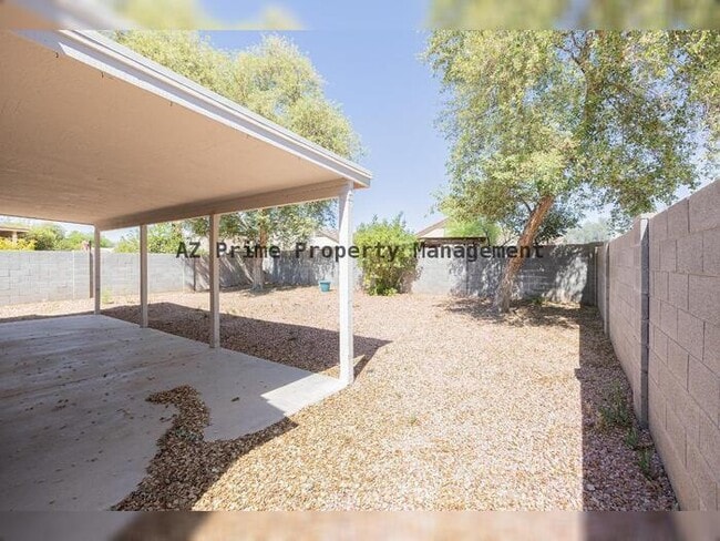 Building Photo - 17432 W Calavar Rd