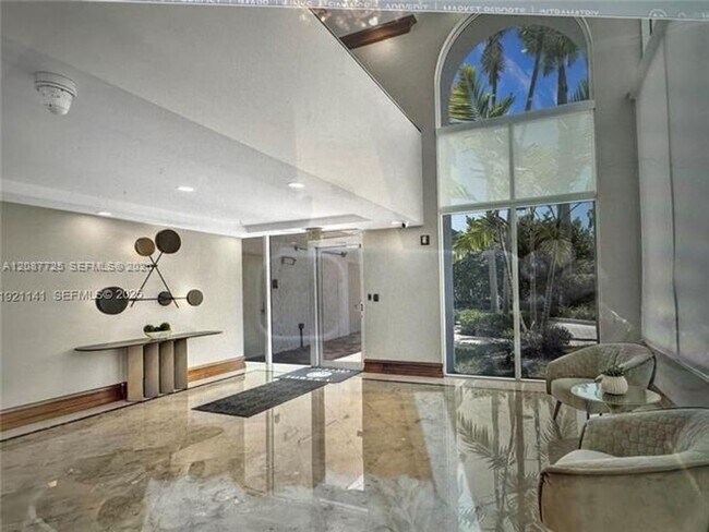 Building Photo - 16500 Collins Ave