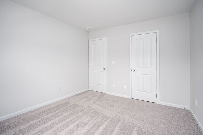 Building Photo - 2626 Jansen Ave