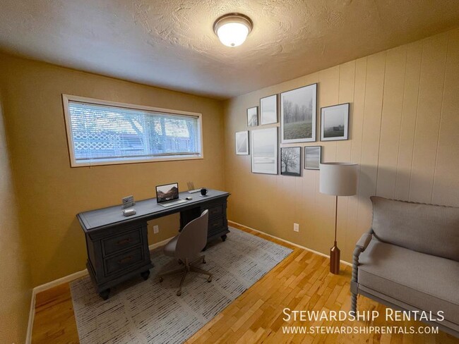 Building Photo - 2120 W 18th Ave