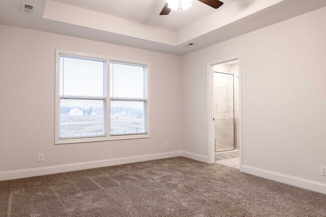 Building Photo - Charming Home With Eat In Kitchen, Granite Countertops, and Glass Door Tiled Shower