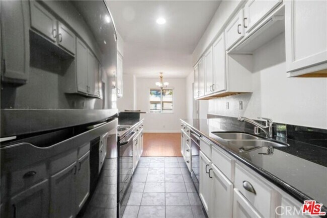 Primary Photo - 5003 Tilden Ave