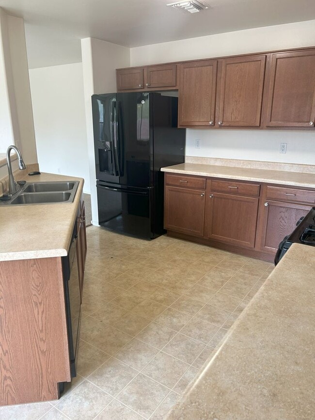 Building Photo - Save with SOLAR Unfurnished  1 loft -  2 c...