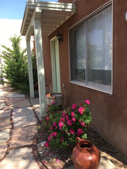 Front of Guest House looking westerly - 2308 Cedros Cir
