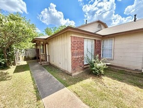 Building Photo - 403 Country Aire Dr