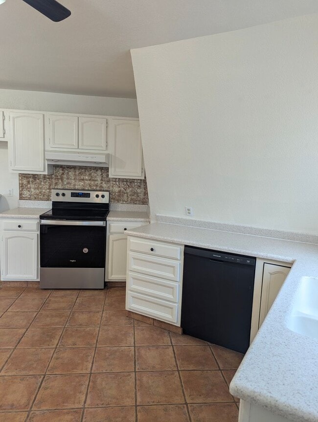 Building Photo - Spacious 2 story home located in West Golden Hills