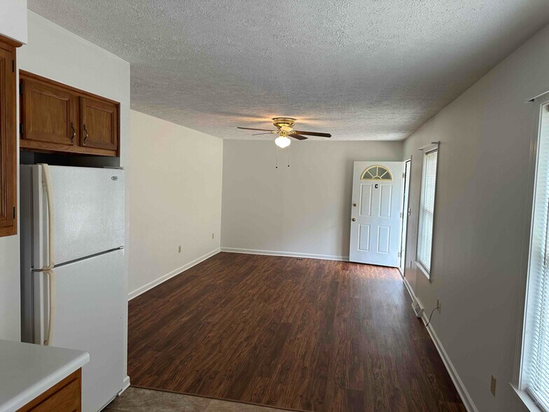 Building Photo - 13060 Lindell Rd