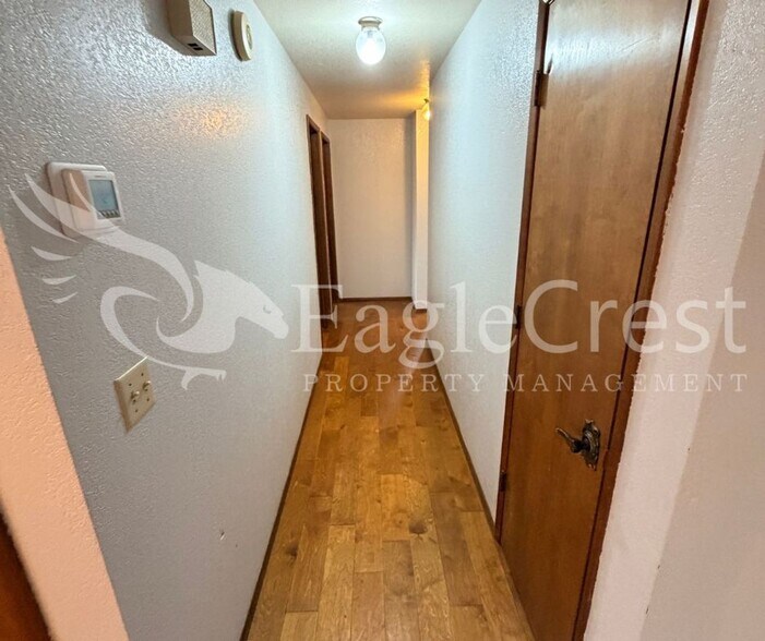 Building Photo - Thoughtfully Designed 3 Bedroom 2 bathroom Home with Open Kitchen and Private Deck