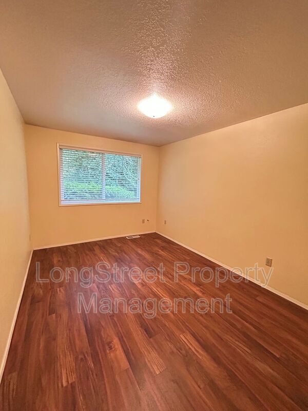 Building Photo - 3572 NW Satinwood St