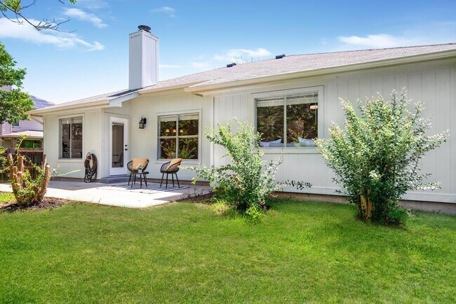 Building Photo - 2203 Lexfield Ln