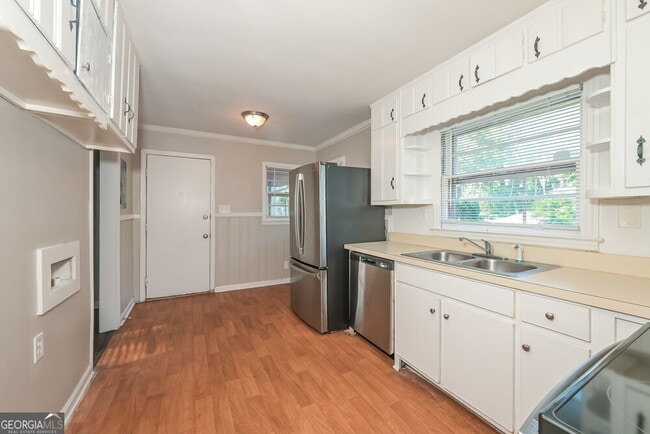 Building Photo - 1090 Longshore Dr