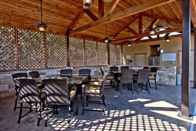 Building Photo - 2 Bed | 2 Bath 1,100 Sq. Ft. Two Car Garag...