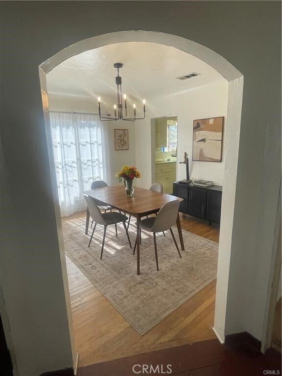 Building Photo - 4586 Sunnyside Dr