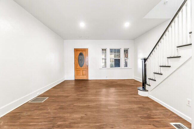 Building Photo - 236 Wood St