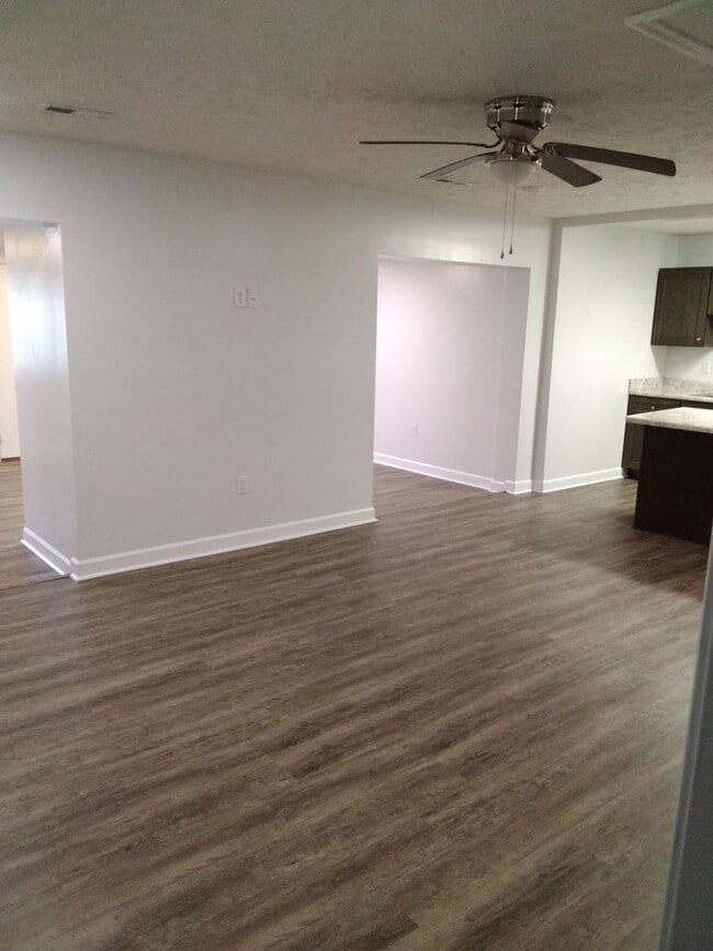 Building Photo - 618 Hiawatha Rd