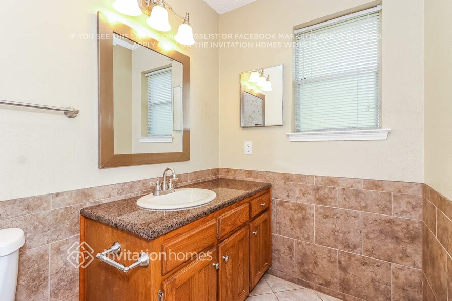 Building Photo - 4719 Crest Dr
