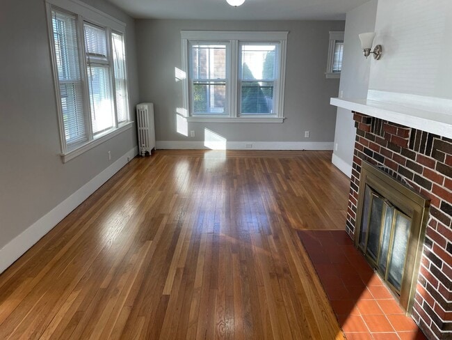 Building Photo - Beautiful Single Family Home For Rent in E...