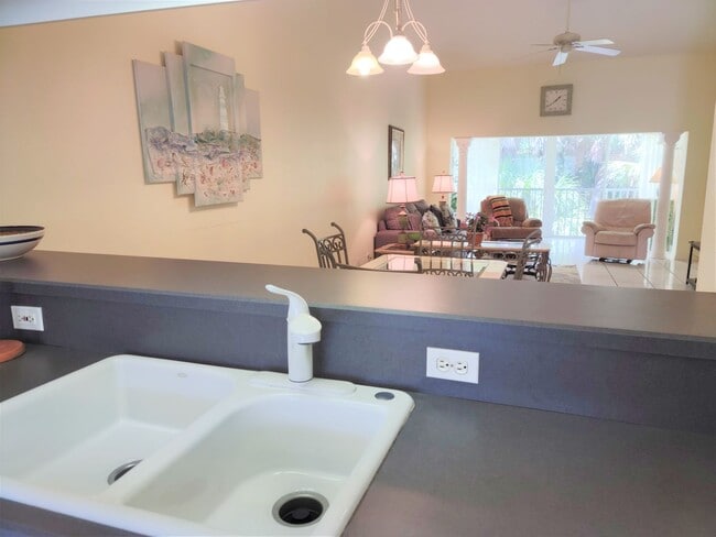 Building Photo - Annual Furnished - Attractive 2 Bedroom 2 Bathroom Plus a Den Condo with 2nd floor Reserve View!