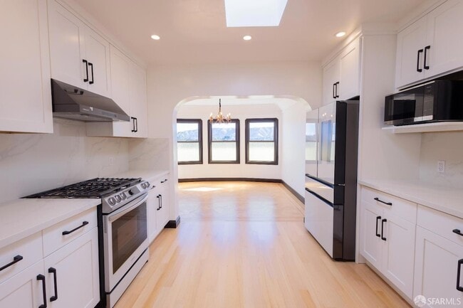 Building Photo - 212 Tocoloma Ave