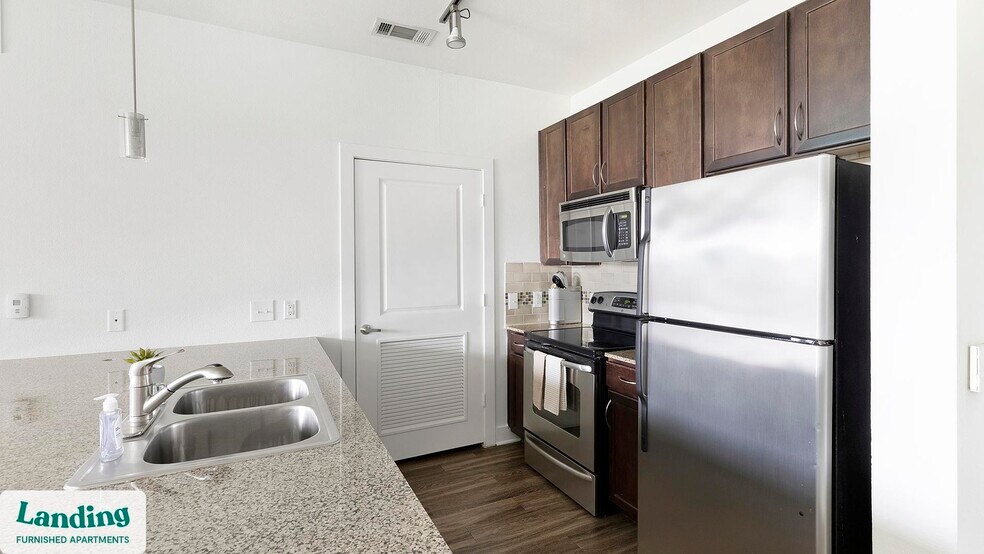 Building Photo - 7373 Valley View Ln