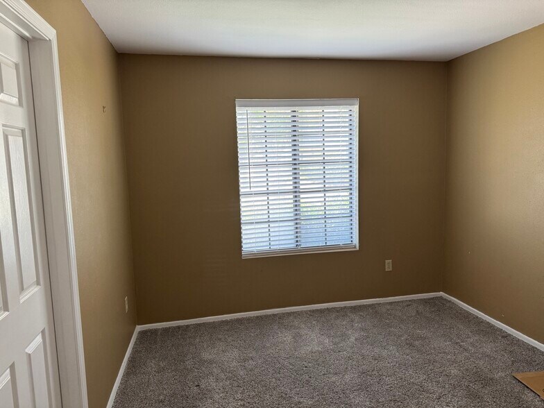 2nd bed room - 11011 N 92nd St