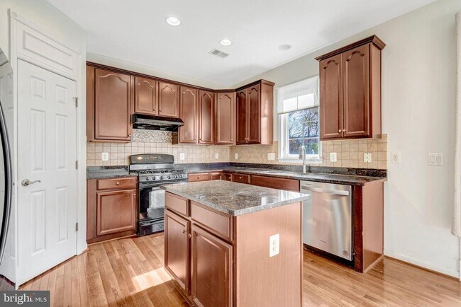 Building Photo - 9001 Merlot Ct