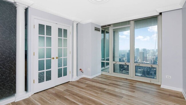 Building Photo - 345 N La Salle Dr