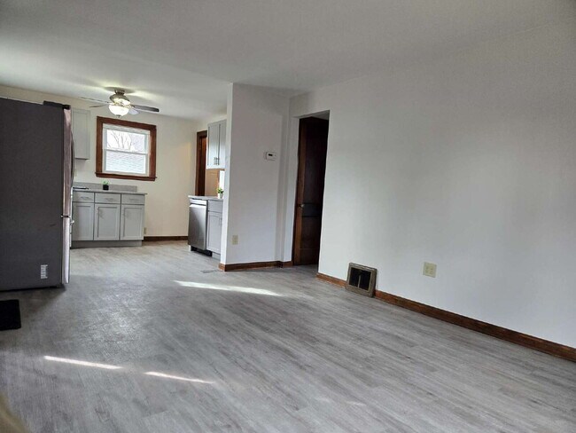 Building Photo - Small in Size, Big on Charm – Updated 1 Bed Home on East Oberlin!