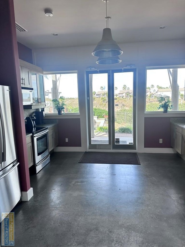 Building Photo - 154 Oleander Dr