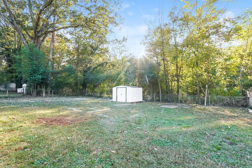 Building Photo - 216 Westwood Dr