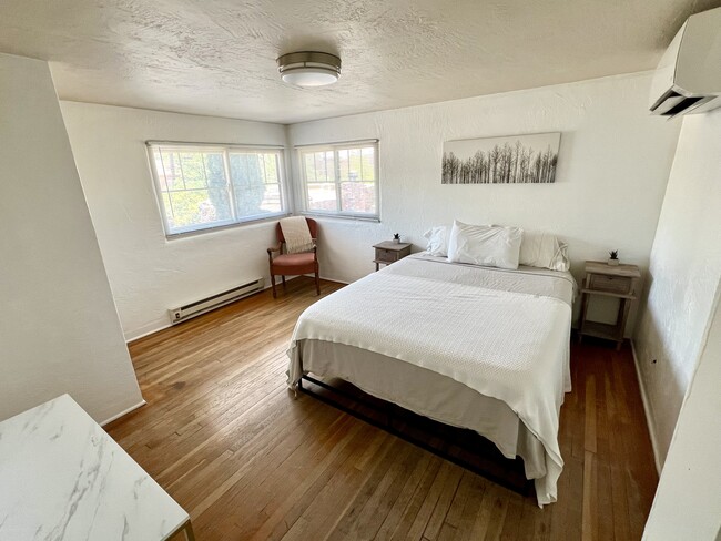 Building Photo - 120 Arno St SE