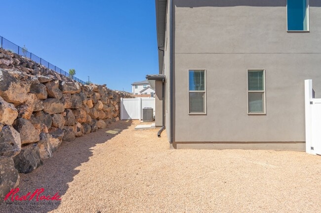 Building Photo - Hurricane Valley 3 Bedroom Townhome