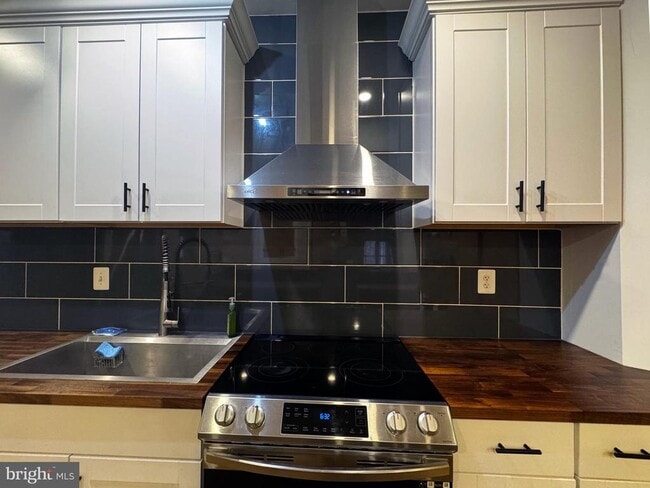 Building Photo - 5211 Rosalie Ridge Dr