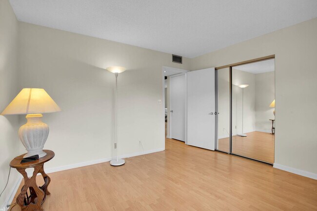 Building Photo - 1605 Abaco Dr