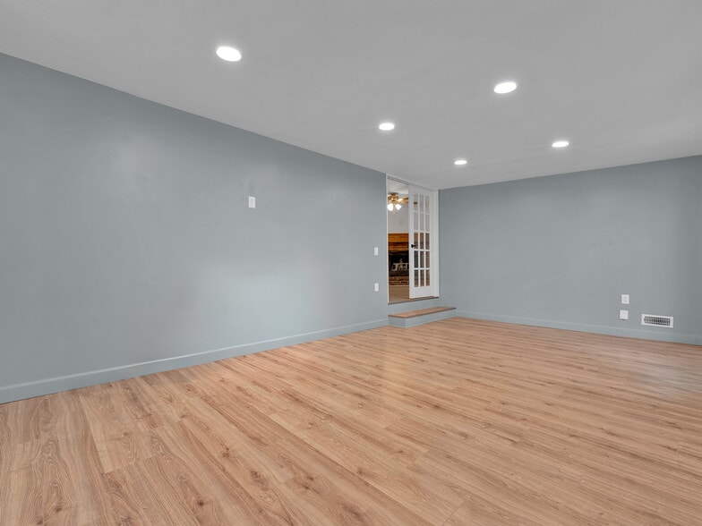 Building Photo - 449 Madrina Ct